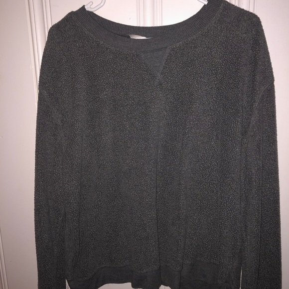 Simple cozy crewneck! - Picture 1 of 2